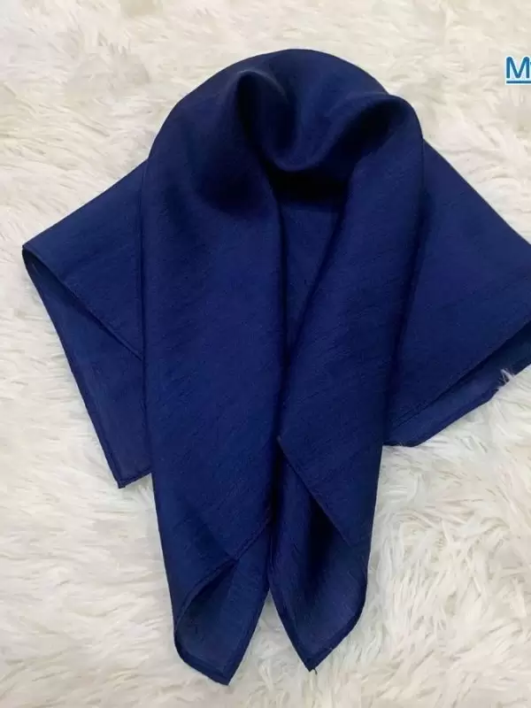 Khăn lụa vuông tơ tằm trơn màu xanh đậm