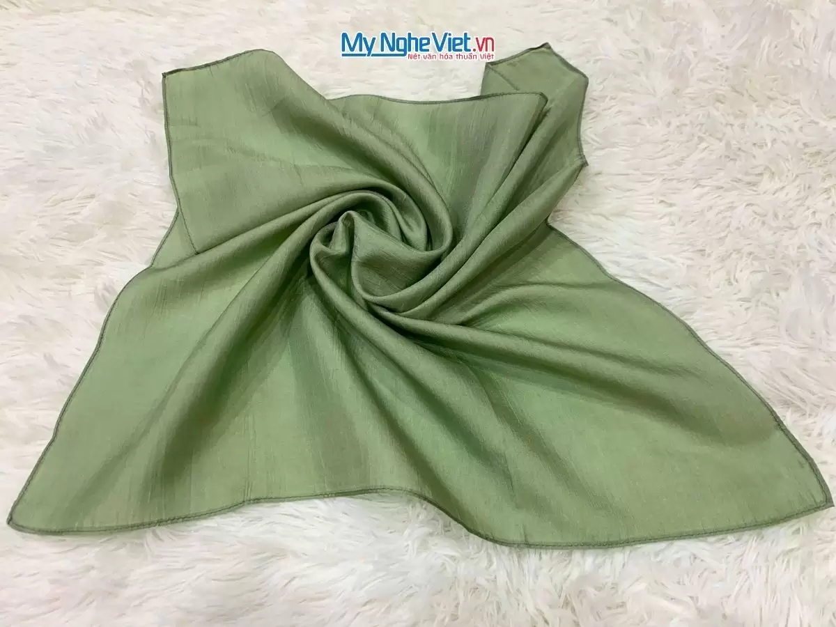Khăn lụa vuông tơ tằm trơn màu xanh lá
