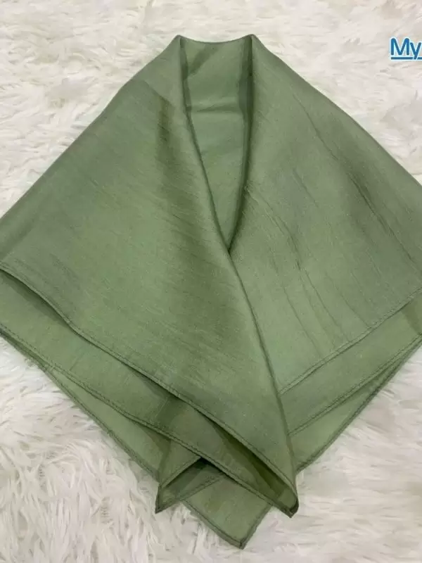 Khăn lụa vuông tơ tằm trơn màu xanh lá