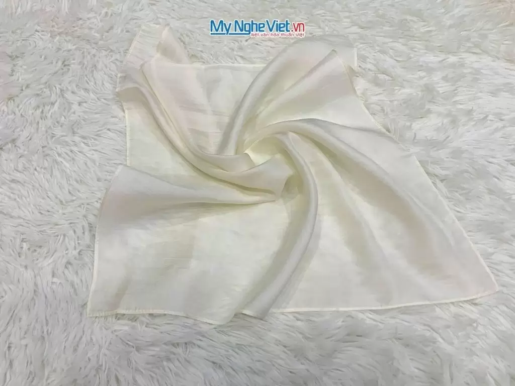 Khăn lụa vuông tơ tằm trơn màu trắng