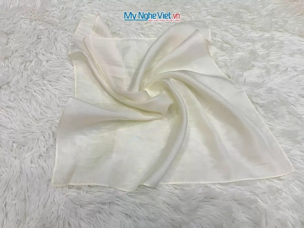 Khăn lụa vuông tơ tằm trơn màu trắng