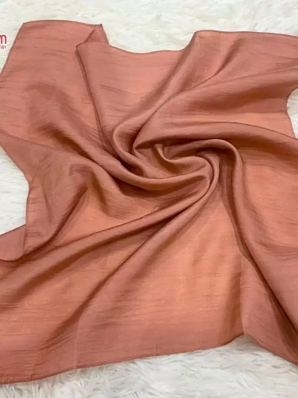 Khăn lụa vuông tơ tằm trơn màu nâu hồng