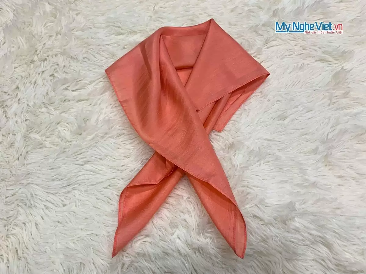 Khăn lụa vuông tơ tằm trơn màu cam hồng