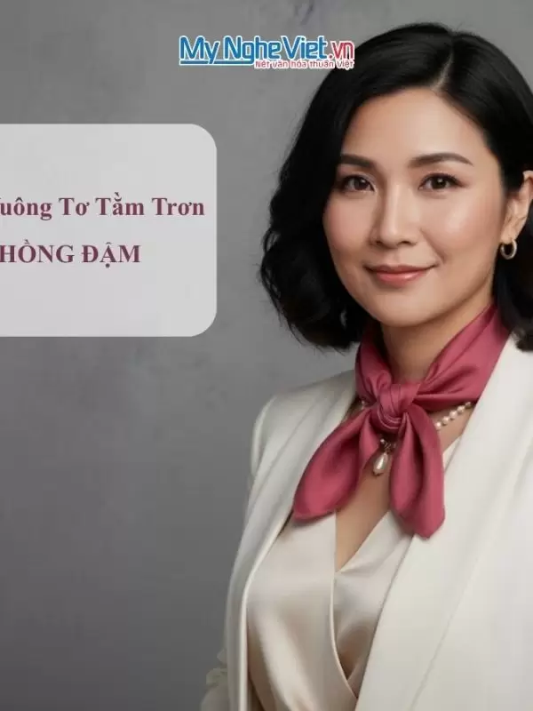 Khăn lụa vuông tơ tằm trơn màu hồng đậm