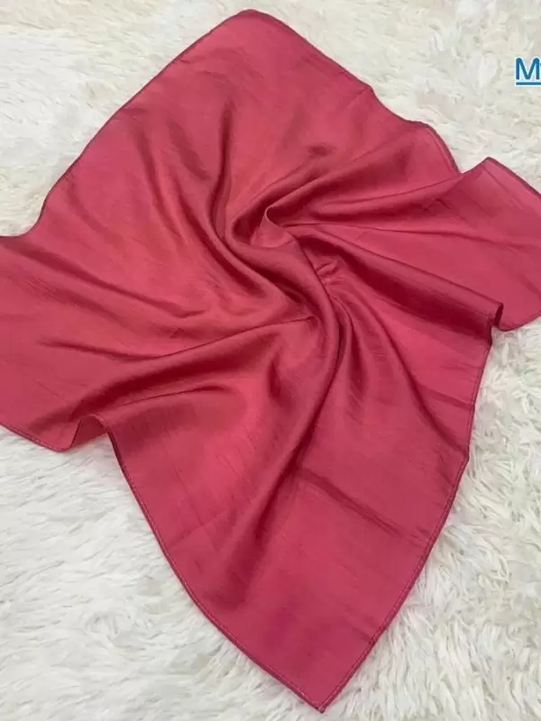 Khăn lụa vuông tơ tằm trơn màu hồng đậm