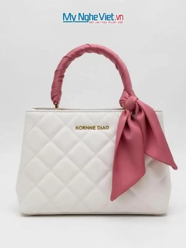 Khăn lụa vuông tơ tằm trơn màu hồng đậm