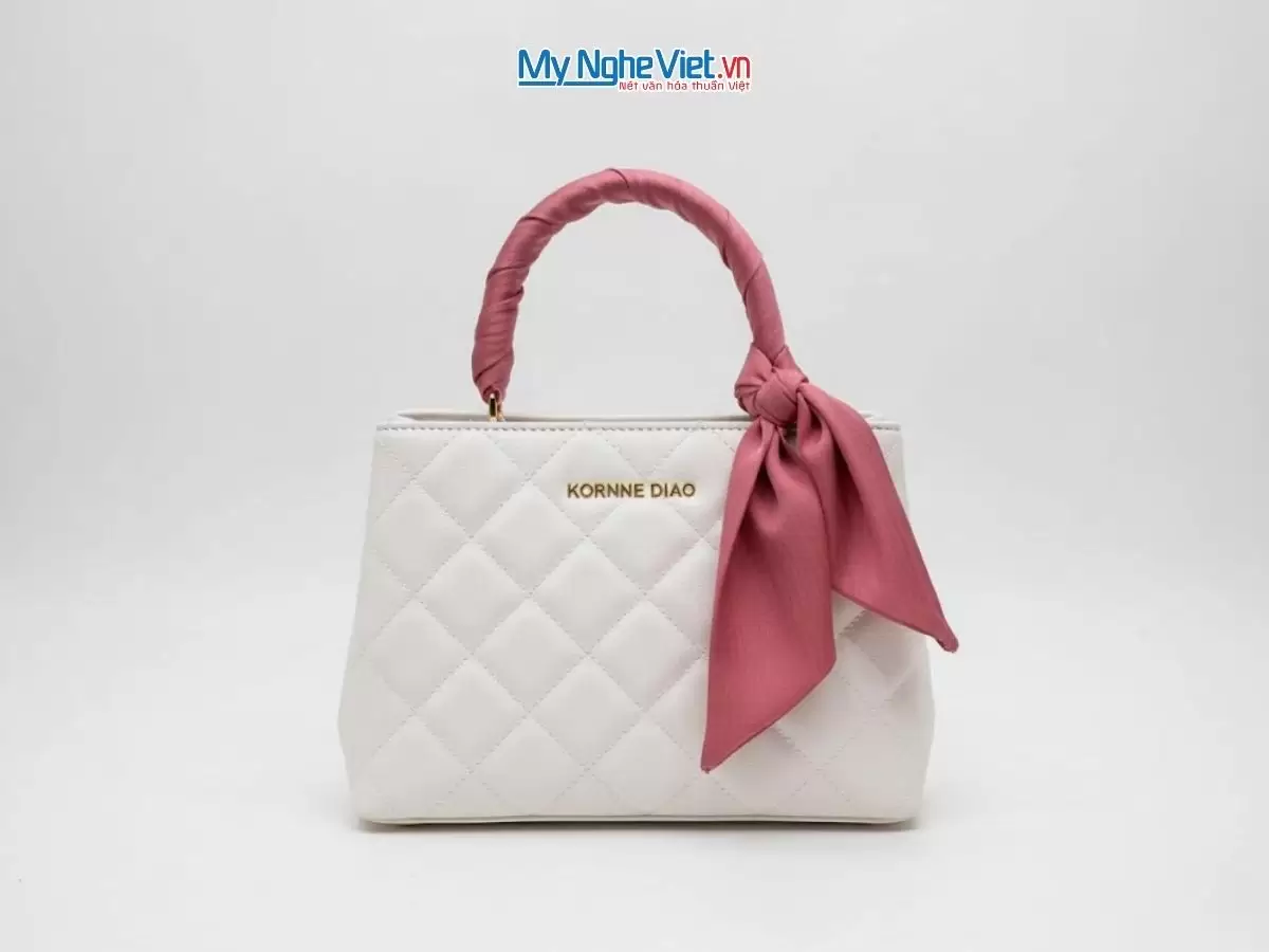 Khăn lụa vuông tơ tằm trơn màu hồng đậm