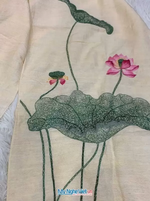 Khăn lụa đũi tơ tằm thêu tay hoa sen 100% silk cao cấp