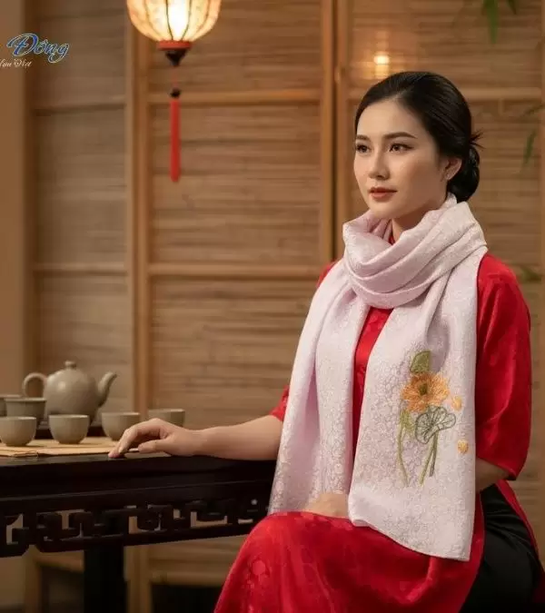 Khăn lụa tơ tằm dài họa tiết hồng nhí tím hoa cà