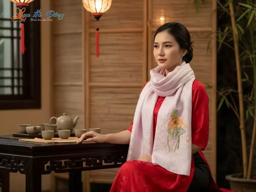 Khăn lụa tơ tằm dài họa tiết hồng nhí tím hoa cà