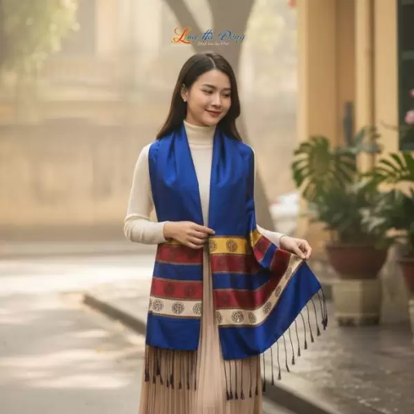 Khăn Lụa tơ tằm họa tiết trống đồng Văn Miếu Quốc Tử Giám