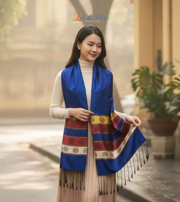 Khăn Lụa tơ tằm họa tiết trống đồng Văn Miếu Quốc Tử Giám