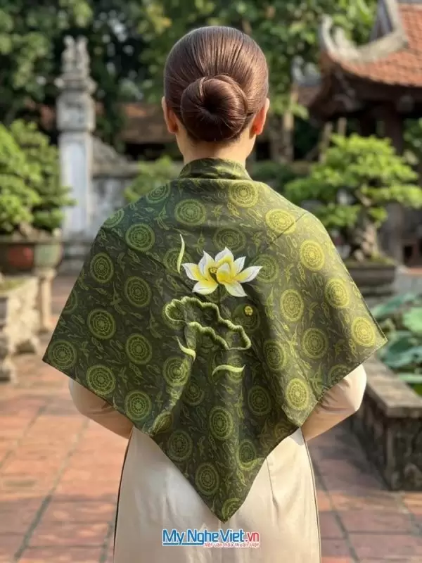 Khăn lụa tơ tằm thêu hoa sen họa tiết trống đồng