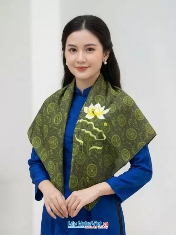 Khăn lụa tơ tằm thêu hoa sen họa tiết trống đồng