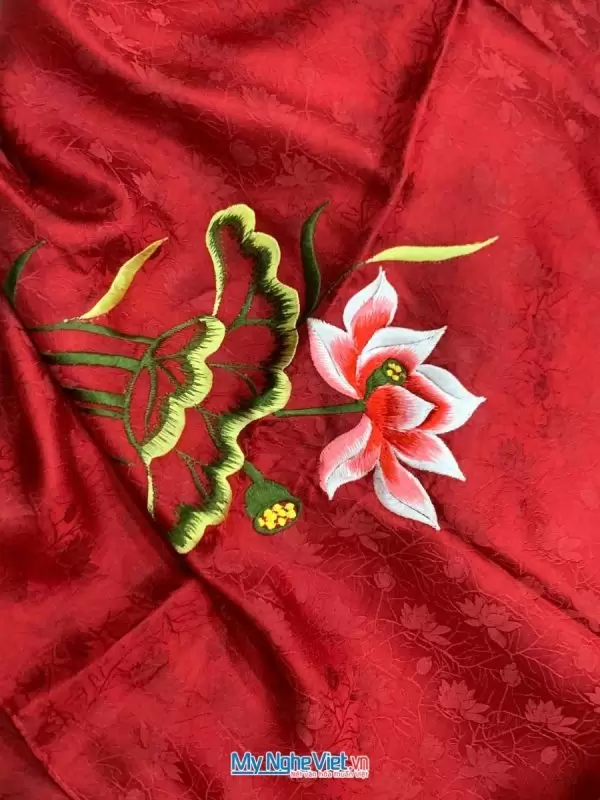 Khăn lụa tơ tằm thêu sen họa tiết sen dây màu đỏ