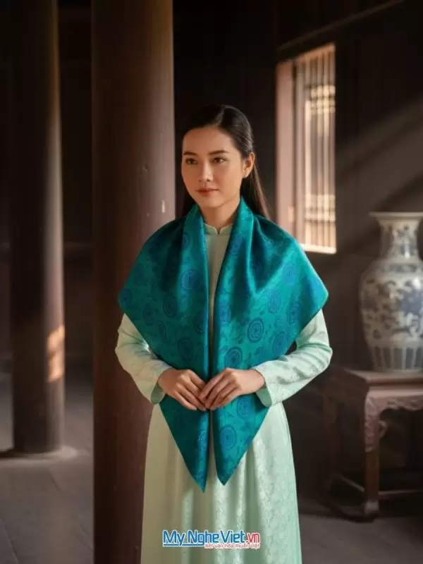 Khăn lụa tơ tằm thêu hoa sen họa tiết trống đồng