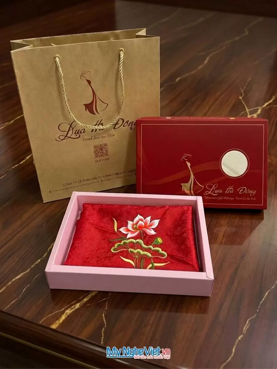 Khăn lụa tơ tằm thêu sen họa tiết sen dây màu đỏ