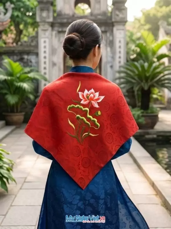 Khăn lụa tơ tằm thêu hoa sen họa tiết trống đồng
