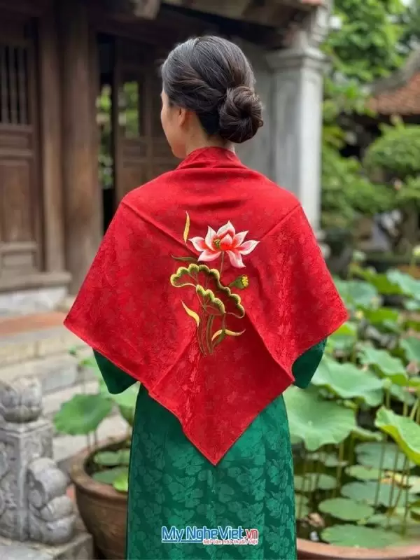 Khăn lụa tơ tằm thêu sen họa tiết sen dây màu đỏ