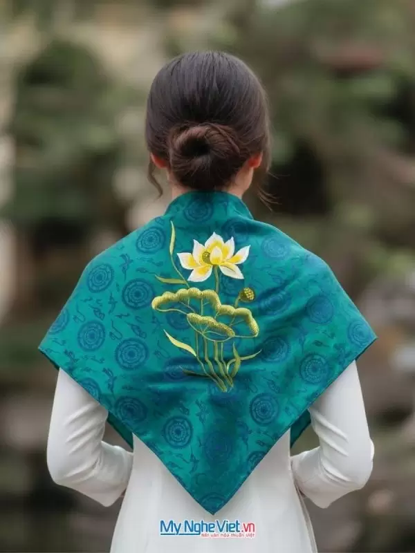 Khăn lụa tơ tằm thêu hoa sen họa tiết trống đồng