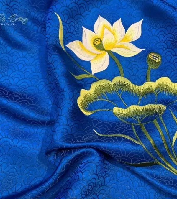 Khăn Lụa Vuông Tơ Tằm Thêu Hoa Sen Họa Tiết Sóng Mây Xanh Dương