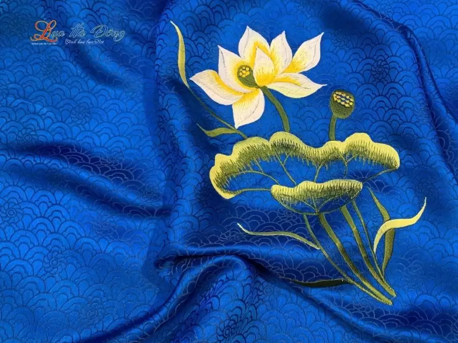 Khăn Lụa Vuông Tơ Tằm Thêu Hoa Sen Họa Tiết Sóng Mây Xanh Dương