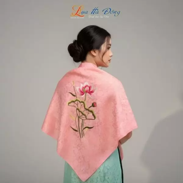 Khăn Lụa Vuông Tơ Tằm Thêu Hoa Sen Họa Tiết Hoa Cúc Hồng Phấn