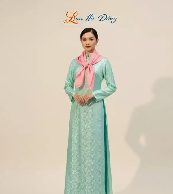 Khăn Lụa Vuông Tơ Tằm Thêu Hoa Sen Họa Tiết Hoa Cúc Hồng Phấn