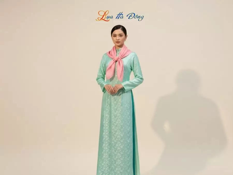 Khăn Lụa Vuông Tơ Tằm Thêu Hoa Sen Họa Tiết Hoa Cúc Hồng Phấn