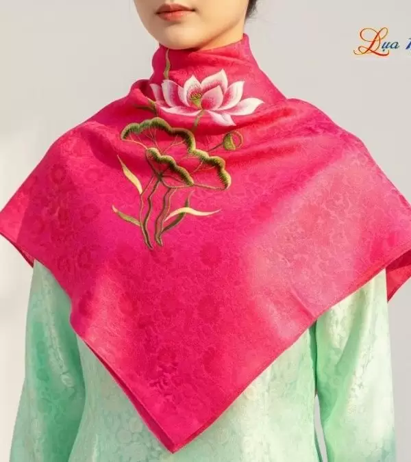 Khăn Lụa Vuông Tơ Tằm Thêu Hoa Sen Họa Tiết Hoa Cúc Màu Hồng Sen