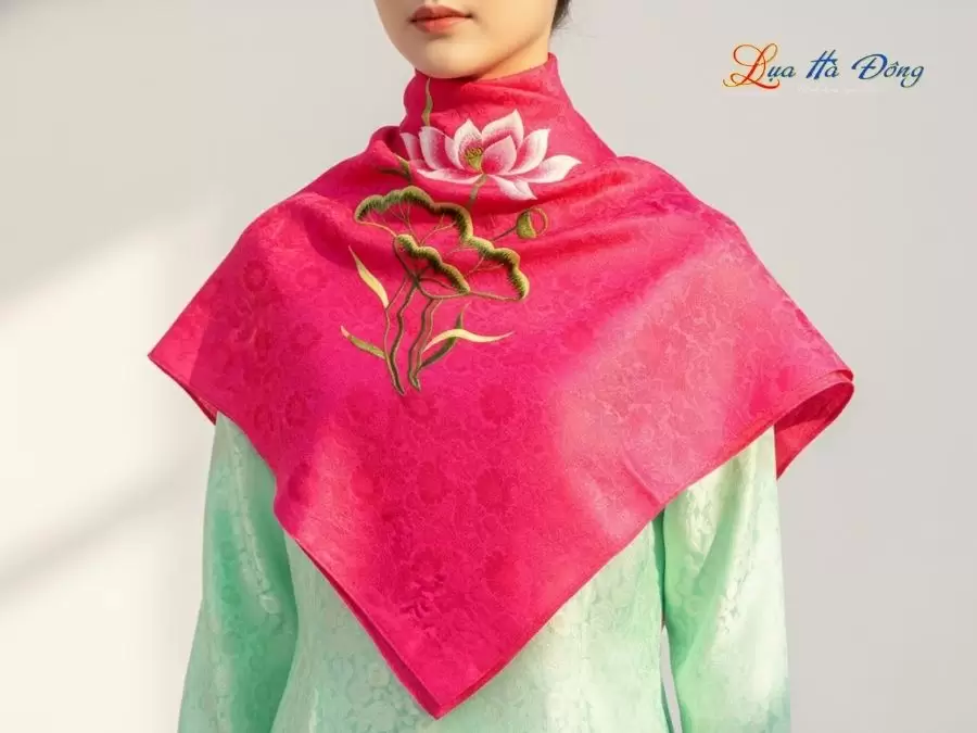 Khăn Lụa Vuông Tơ Tằm Thêu Hoa Sen Họa Tiết Hoa Cúc Màu Hồng Sen