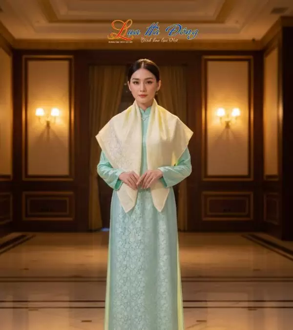 Khăn Lụa Vuông Tơ Tằm Thêu Hoa Sen Họa Tiết Hoa Cúc Màu Vàng Mỡ Gà