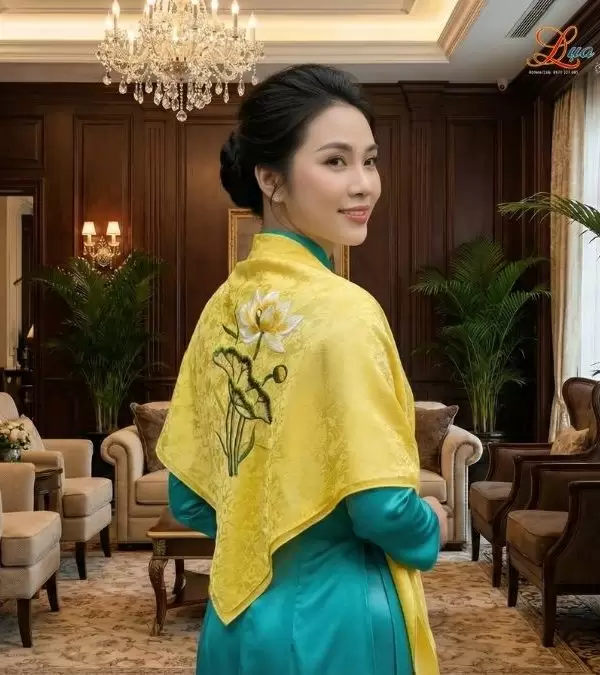Khăn Lụa Vuông Tơ Tằm Thêu Hoa Sen Họa Tiết Hoa Cúc Vàng Tươi