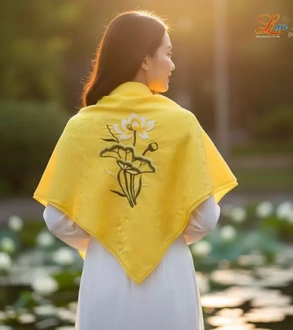Khăn Lụa Vuông Tơ Tằm Thêu Hoa Sen Họa Tiết Hoa Cúc Vàng Tươi