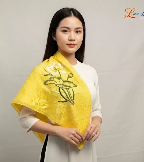 Khăn Lụa Vuông Tơ Tằm Thêu Hoa Sen Họa Tiết Hoa Cúc Vàng Tươi