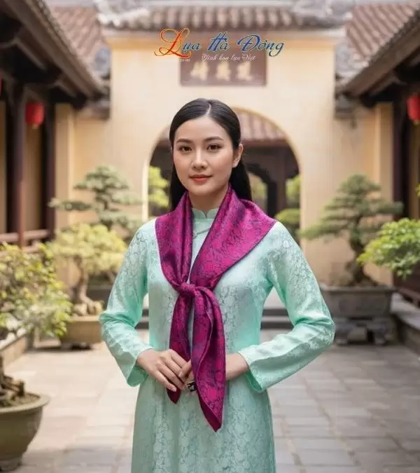 Khăn Lụa Vuông Tơ Tằm Thêu Hoa Sen Họa Tiết Hồng Thọ Màu Tím