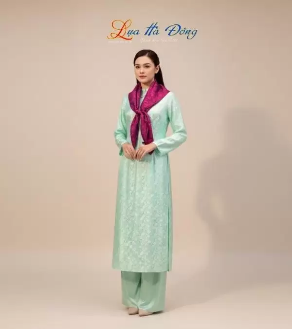 Khăn Lụa Vuông Tơ Tằm Thêu Hoa Sen Họa Tiết Hồng Thọ Màu Tím