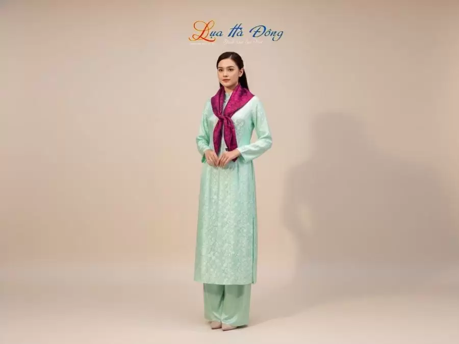 Khăn Lụa Vuông Tơ Tằm Thêu Hoa Sen Họa Tiết Hồng Thọ Màu Tím