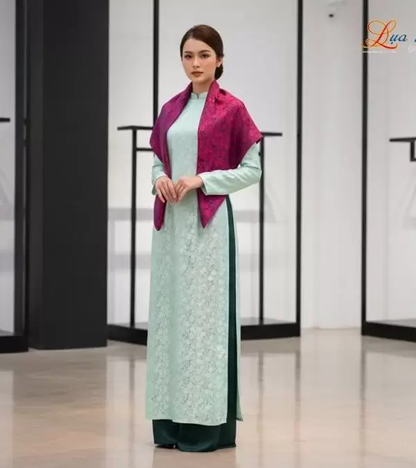 Khăn Lụa Vuông Tơ Tằm Thêu Hoa Sen Họa Tiết Hồng Thọ Màu Tím