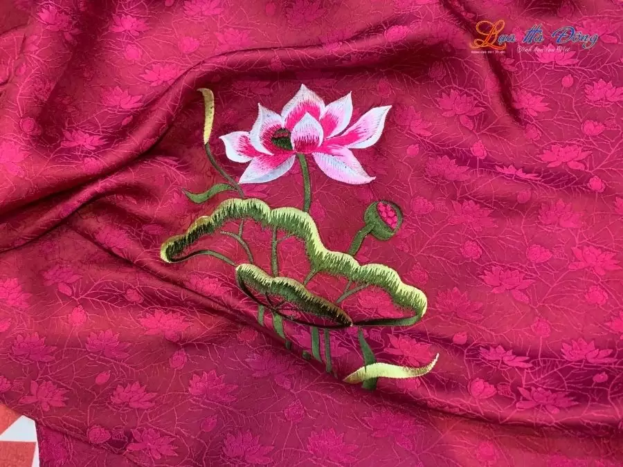 Khăn Lụa Vuông Tơ Tằm Thêu Hoa Sen Họa Tiết Sen Dây Màu Tím Hồng
