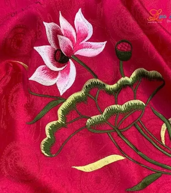 Khăn Lụa Vuông Tơ Tằm Thêu Hoa Sen Họa Tiết Trống Đồng Màu Hồng