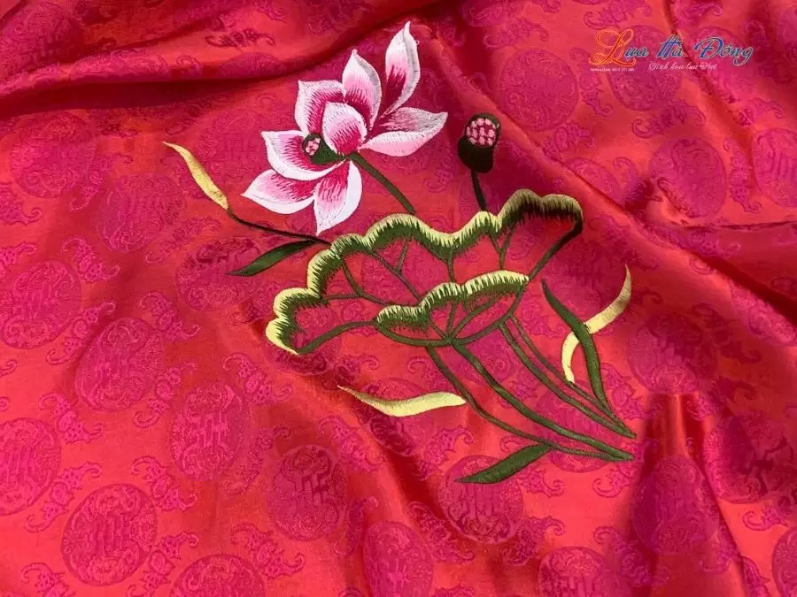 Khăn Lụa Vuông Tơ Tằm Thêu Hoa Sen Họa Tiết Trống Đồng Màu Hồng