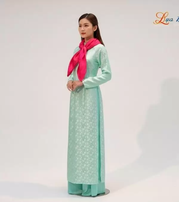 Khăn Lụa Vuông Tơ Tằm Thêu Hoa Sen Họa Tiết Trống Đồng Màu Hồng