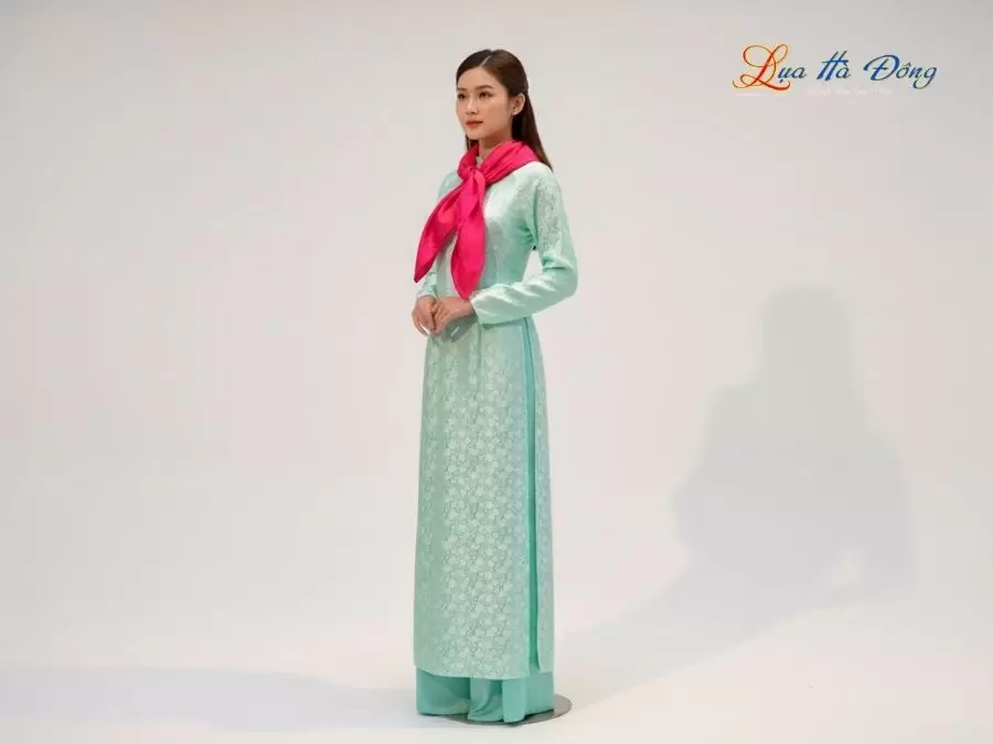 Khăn Lụa Vuông Tơ Tằm Thêu Hoa Sen Họa Tiết Trống Đồng Màu Hồng