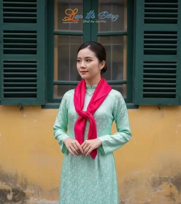 Khăn Lụa Vuông Tơ Tằm Thêu Hoa Sen Họa Tiết Trống Đồng Màu Hồng