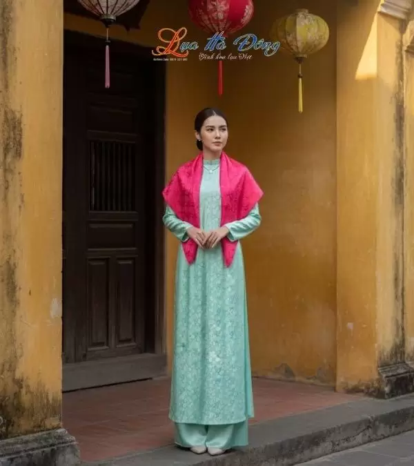 Khăn Lụa Vuông Tơ Tằm Thêu Hoa Sen Họa Tiết Trống Đồng Màu Hồng