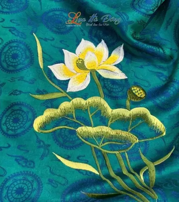 Khăn Lụa Vuông Tơ Tằm Thêu Hoa Sen Họa Tiết Trống Đồng Xanh Dương