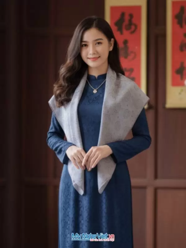 Khăn lụa tơ tằm thêu sen họa tiết trống đồng
