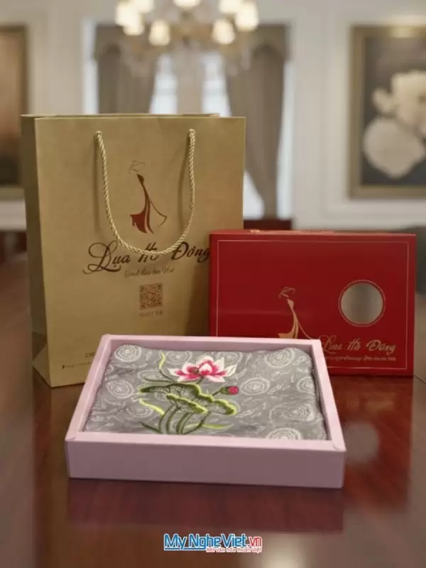 Khăn lụa tơ tằm thêu sen họa tiết trống đồng
