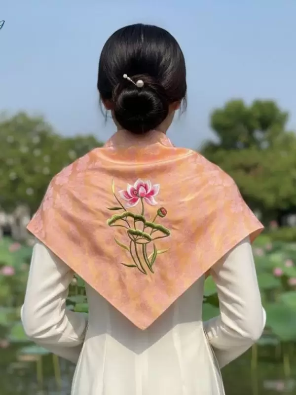 Khăn vuông lụa tơ tằm họa tiết hoa bèo màu vàng cam
